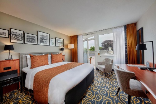 Carlton Square Hotel image 28