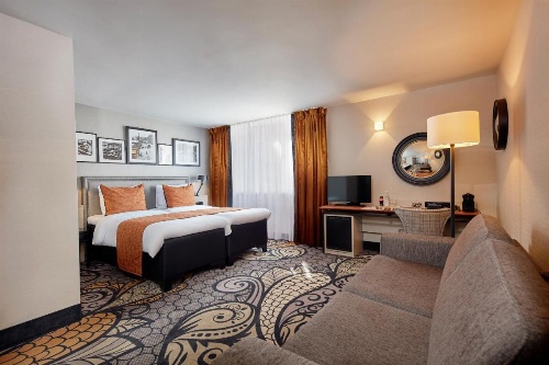 Carlton Square Hotel image 33